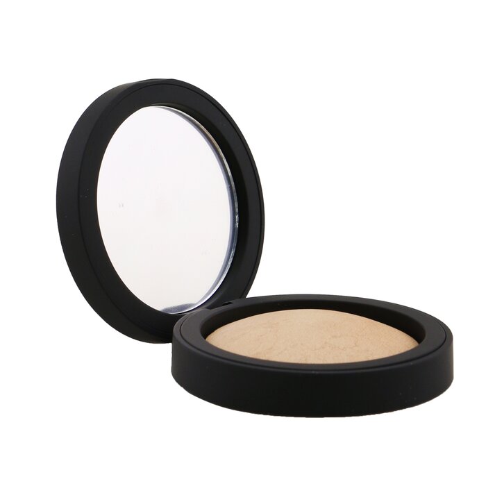A natural, organic compact illuminator Velvety-soft formula gives a sheer coverage with a silky, light-reflecting finish Pure, light diffusing minerals provide an irresistible radiance & sheer luminosity Helps accentuate & highlight your finest features at the high points of your face with a subtle glow Offers the luminosity of a loose mineral powder with the mess-free ease of a compact powder Can be worn alone or layered over foundation, bronzer & blush for a wonderfully natural, fresh-faced look