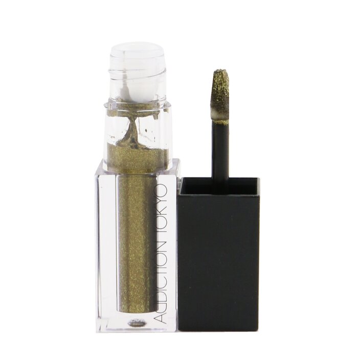 An ultra-sparkling liquid eyeshadow that brightens your gaze with a single coat Generously formulated with different large & small pearls as if it’s packed with stardust Resists caking & retains its beautiful colour & lavish shine all day Features an applicator that lets you easily apply it with pinpoint precision