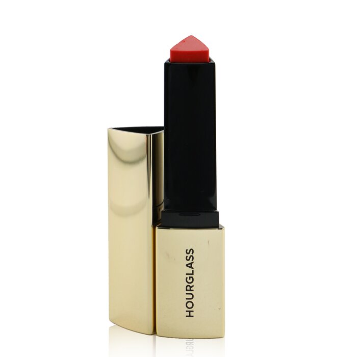 A silky & creamy blush stick Cream-to-powder formula blends seamlessly into skin while blurring the look of pores Weightless texture is buildable for a smooth & flawless finish Contains anti-oxidants to keep skin conditioned & moisturised Enriched with emollients to hydrate skin for comfortable wear Features a triangular tip to hug the contours of cheek for precise & effortless application Delivers a skin perfecting finish with a natural pop of colour Vegan & cruelty-free Free of gluten, oil, parabens, phthalates, sulfates, fragrance & talc Available in a range of shades for selection