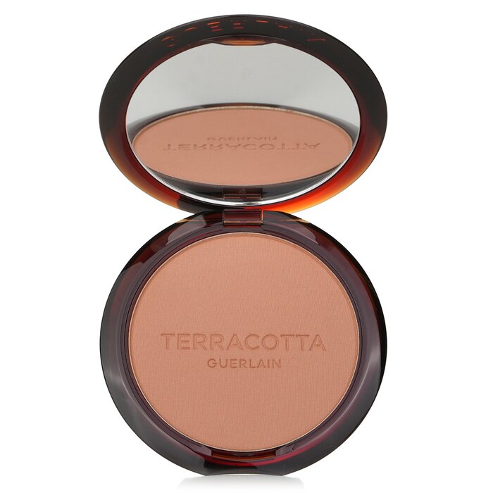 A bronzer formulated with 96% naturally-derived ingredients Silky, lightweight texture is easy to blend in all skin tones Offers medium coverage for a long-lasting, comfortable finish Loaded with Moroccan Argan Oil & Luminescent Shimmer Helps nourish & hydrate skin Creates a transfer-resistant, naturally bronzed glow Delivers a sunkissed perfection to skin Available in a wide range of shades for selection